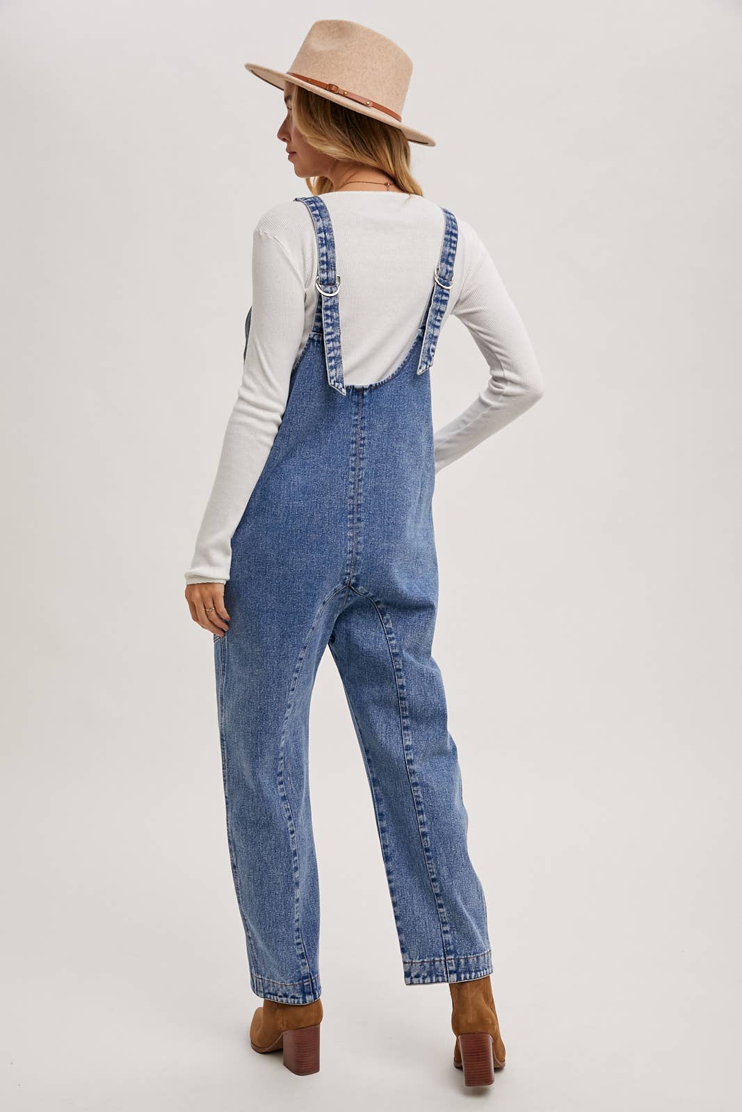 DENIM JUMPSUIT IN A RELAXED FIT WITH HAREM LEGS: LT.WASH