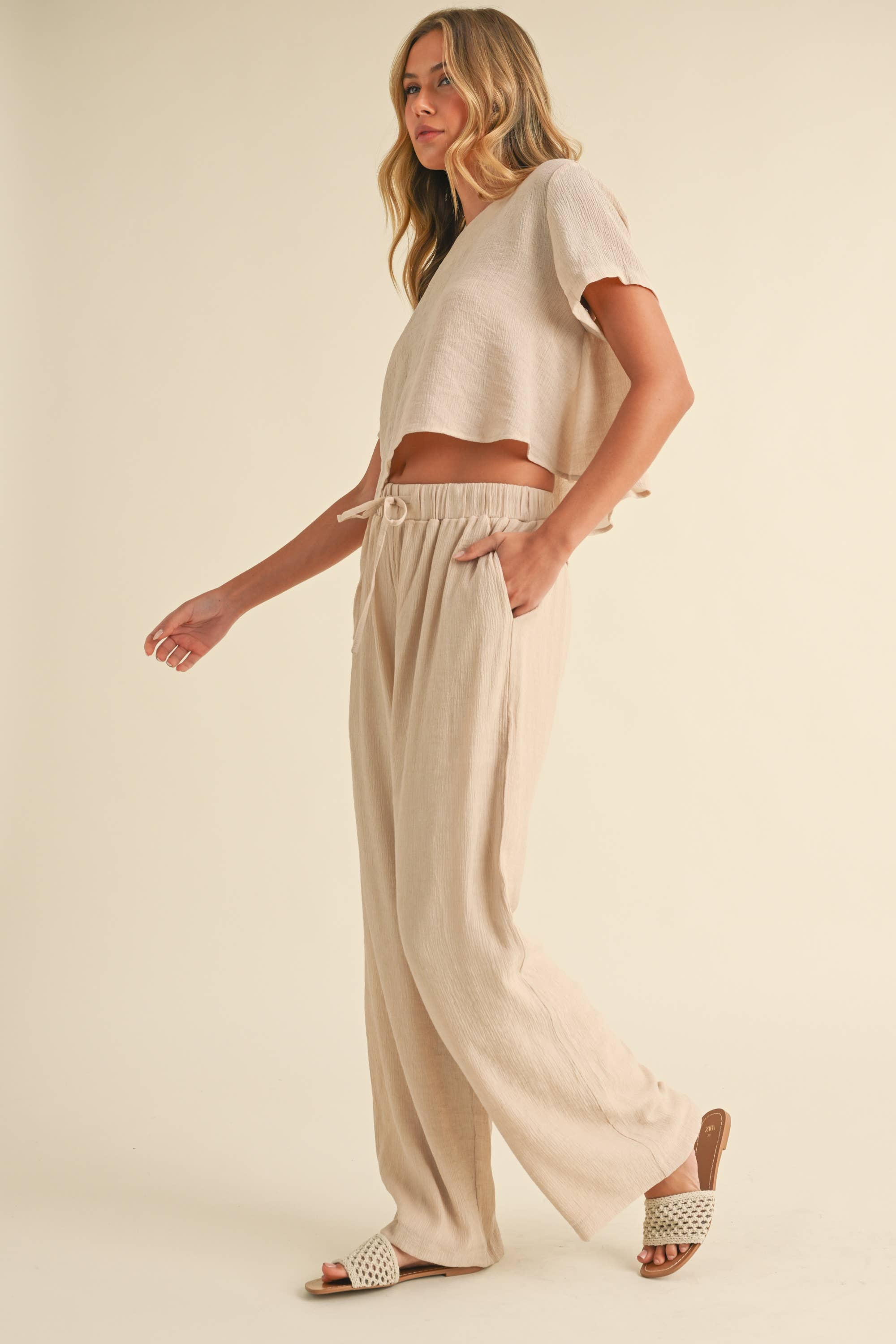 GAUZE SHORT SLEEVE CROP TOP AND STRAIGHT PANTS SET: Beige