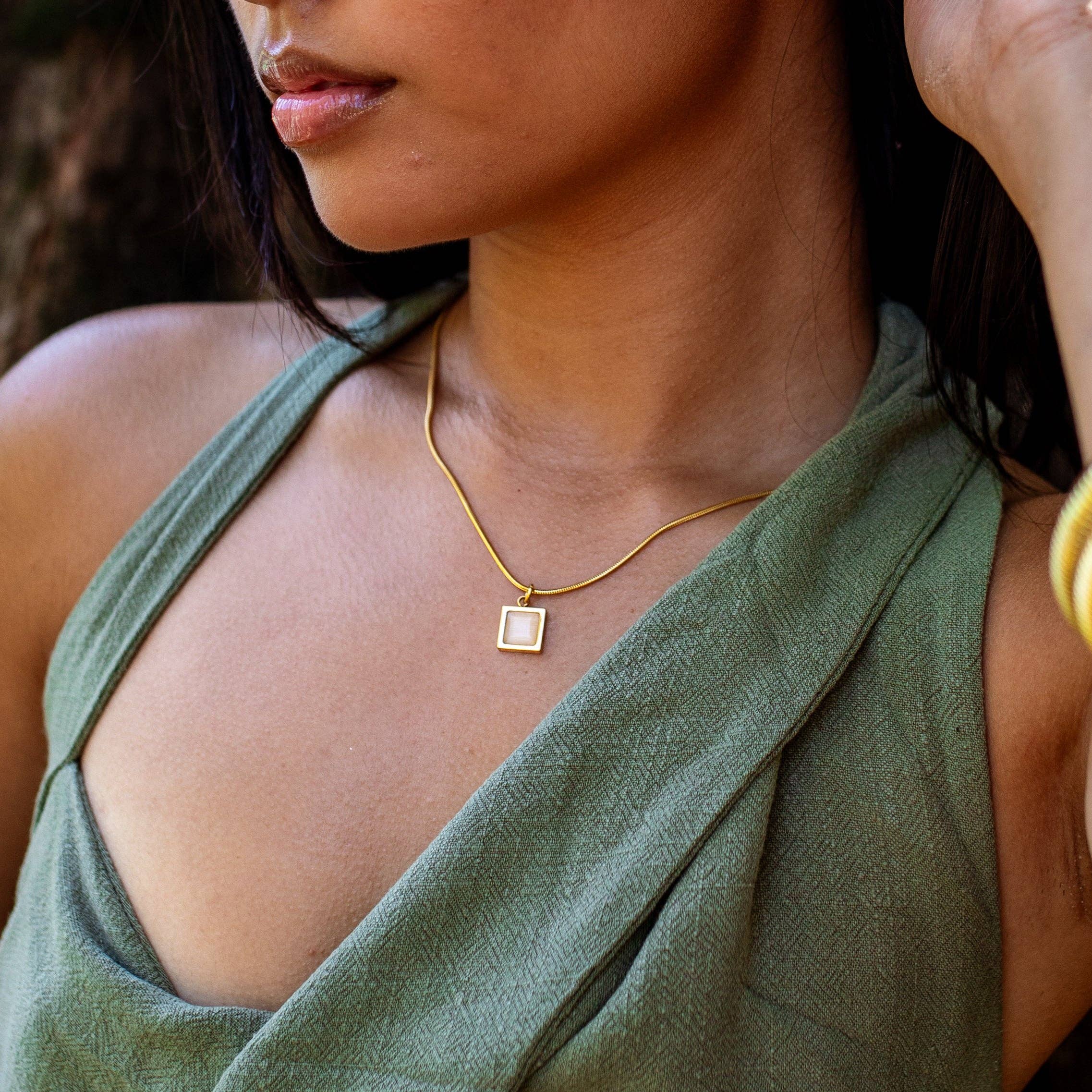 Grounded Necklace: Gold