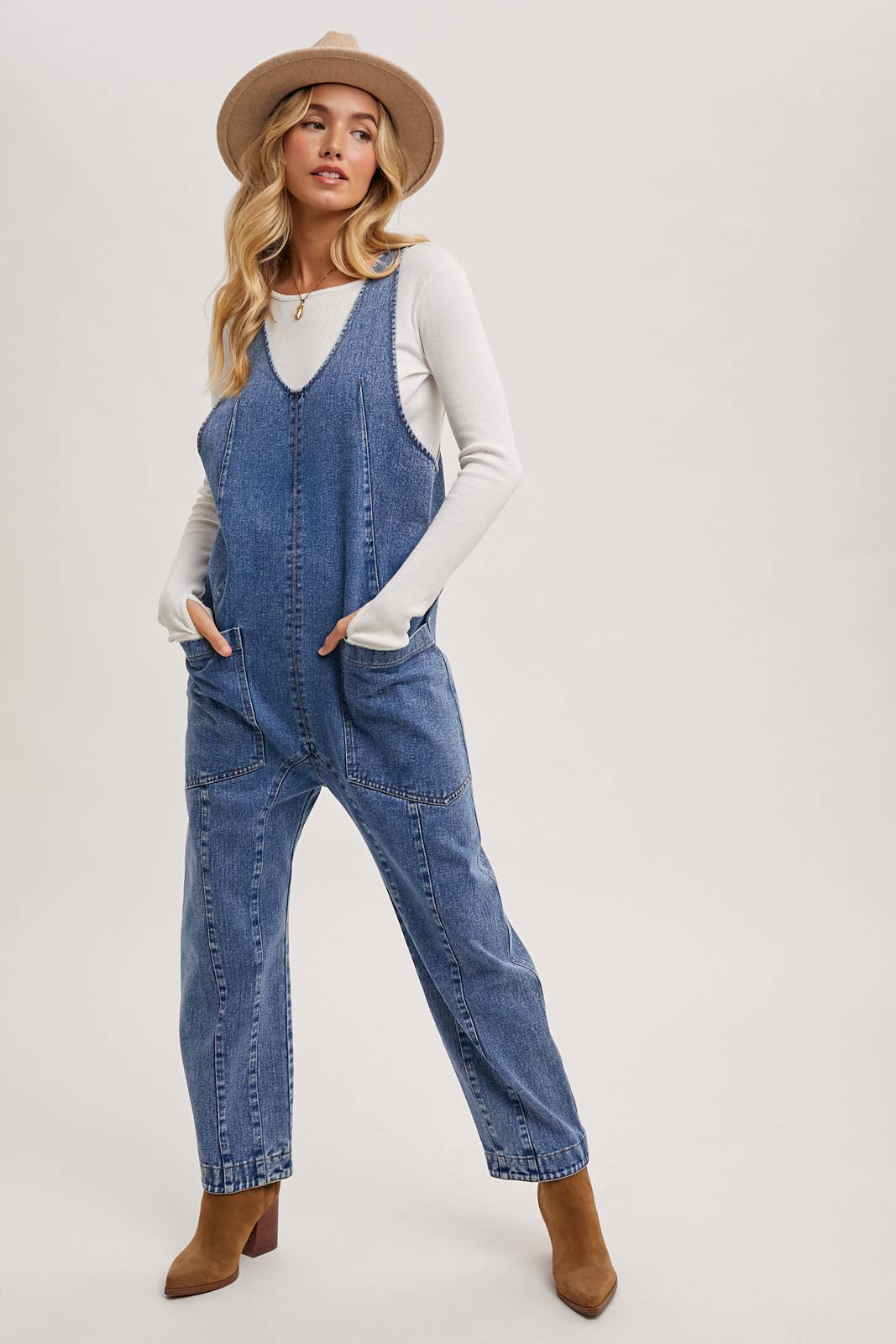 DENIM JUMPSUIT IN A RELAXED FIT WITH HAREM LEGS: LT.WASH