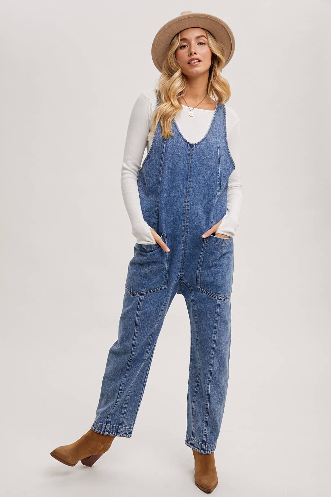 DENIM JUMPSUIT IN A RELAXED FIT WITH HAREM LEGS: LT.WASH