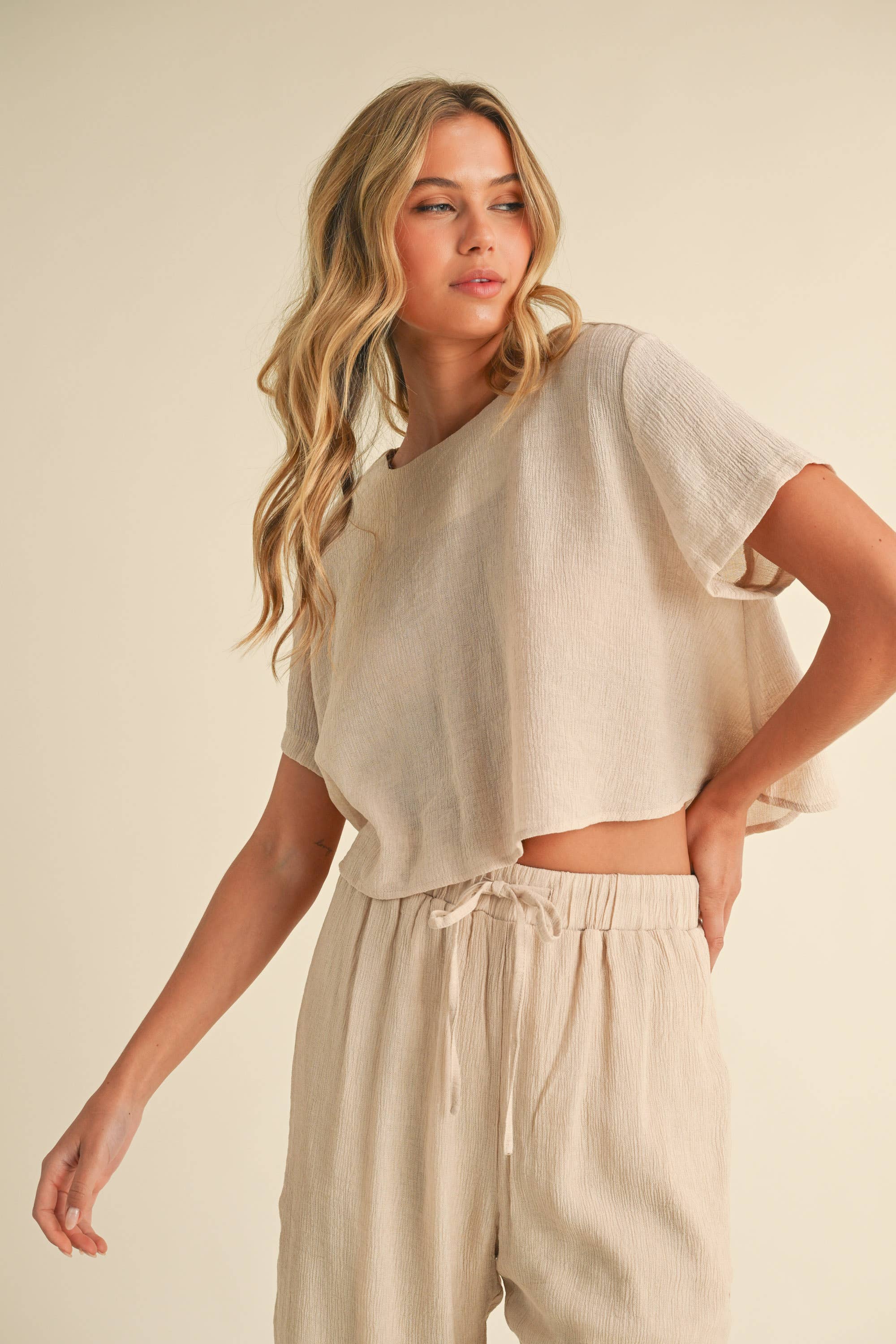 GAUZE SHORT SLEEVE CROP TOP AND STRAIGHT PANTS SET: Beige