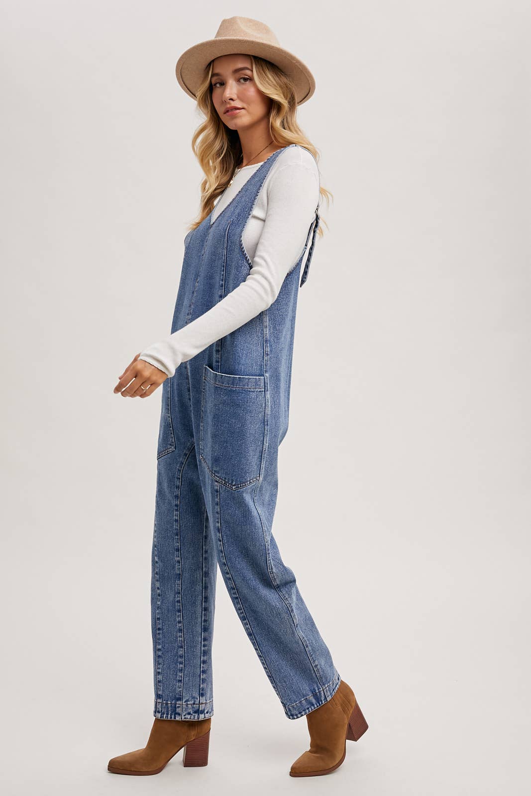 DENIM JUMPSUIT IN A RELAXED FIT WITH HAREM LEGS: LT.WASH
