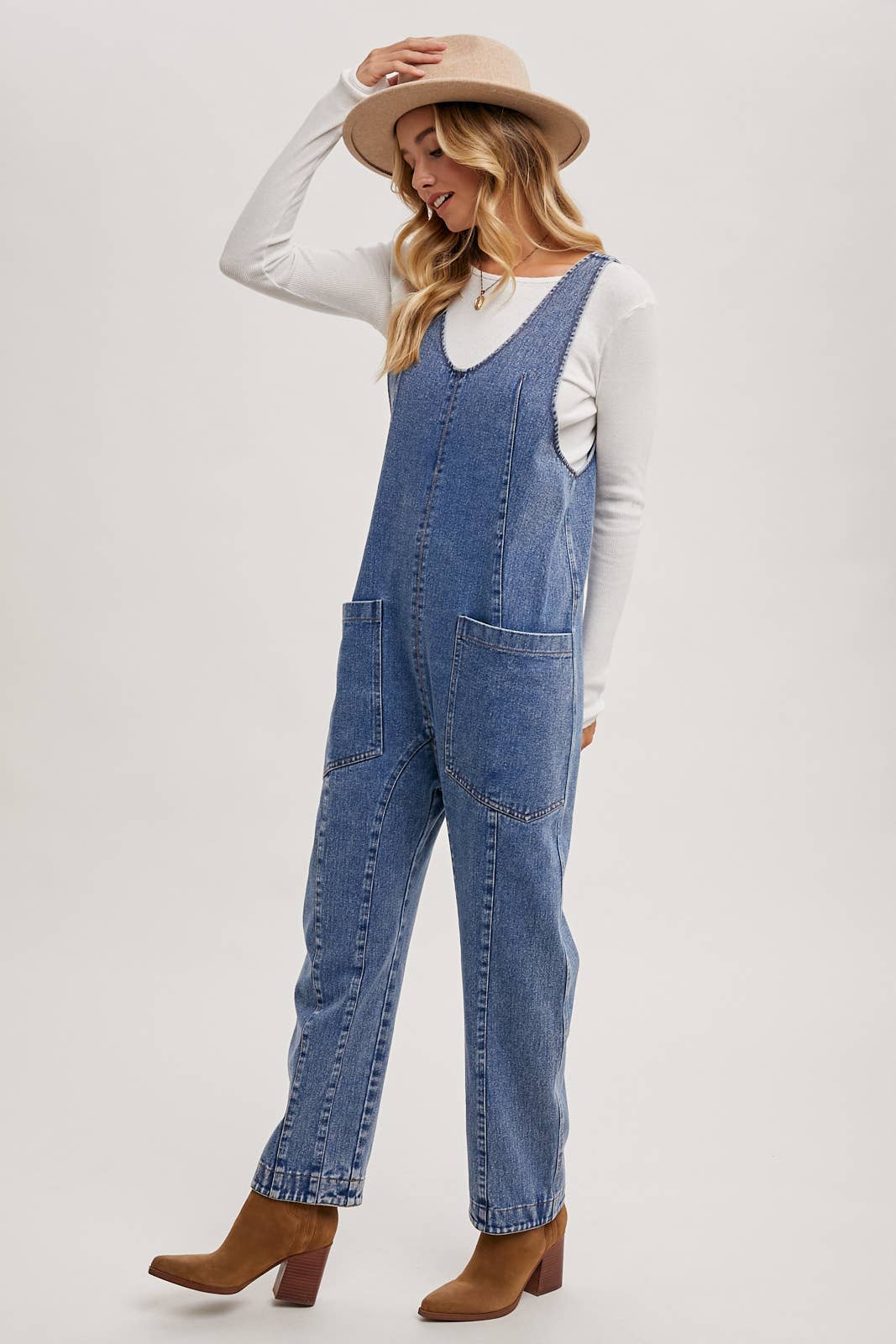 DENIM JUMPSUIT IN A RELAXED FIT WITH HAREM LEGS: LT.WASH