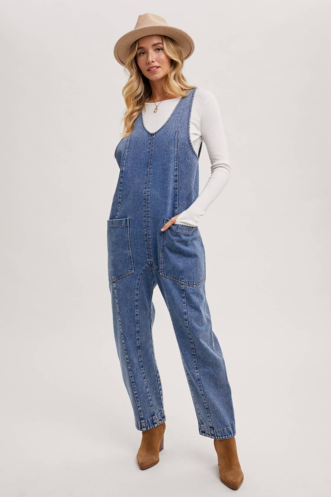 DENIM JUMPSUIT IN A RELAXED FIT WITH HAREM LEGS: LT.WASH