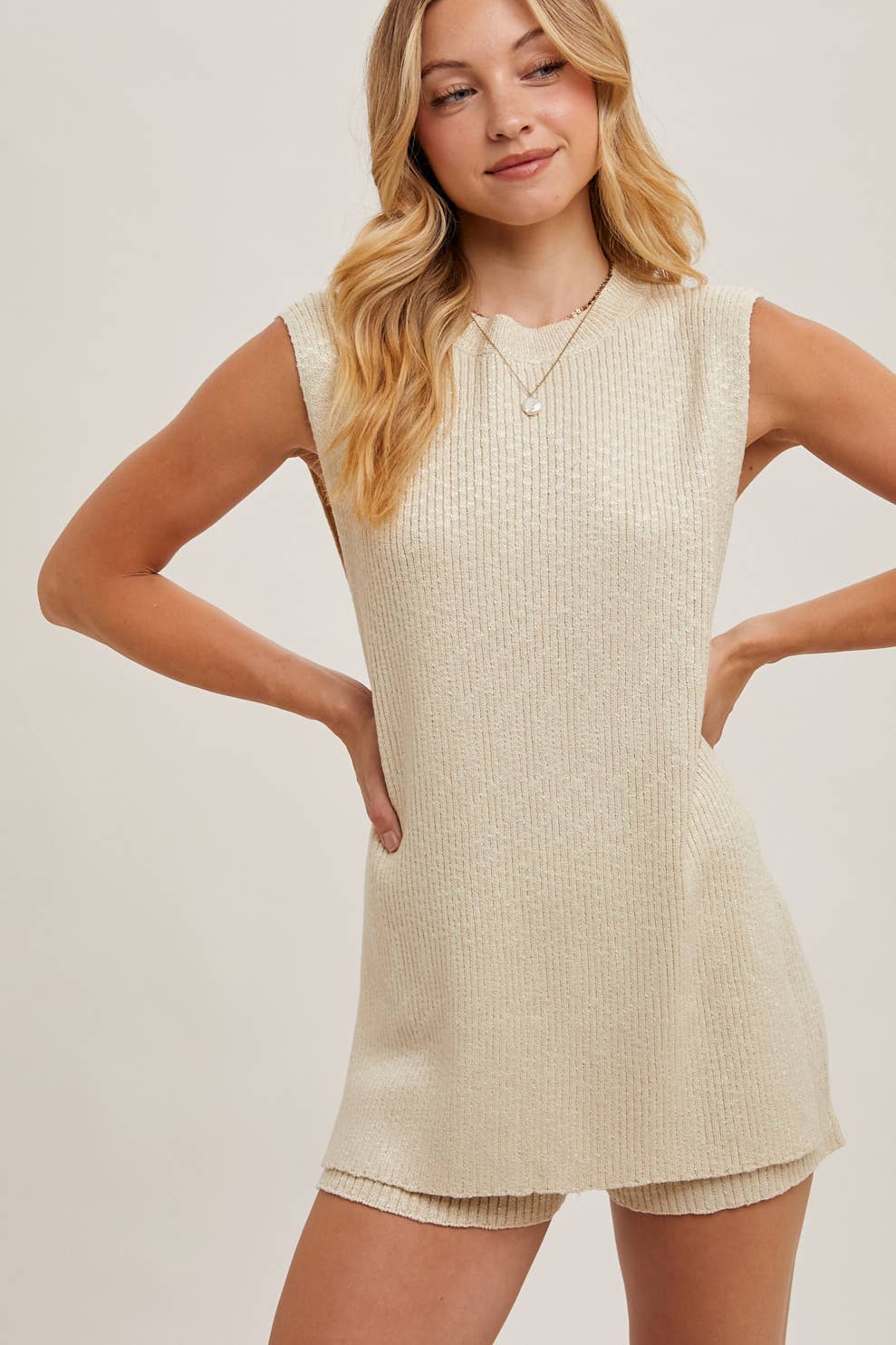 SLEEVELESS SIDE SLIT & SHORT KNIT SWEATER SET: NATURAL