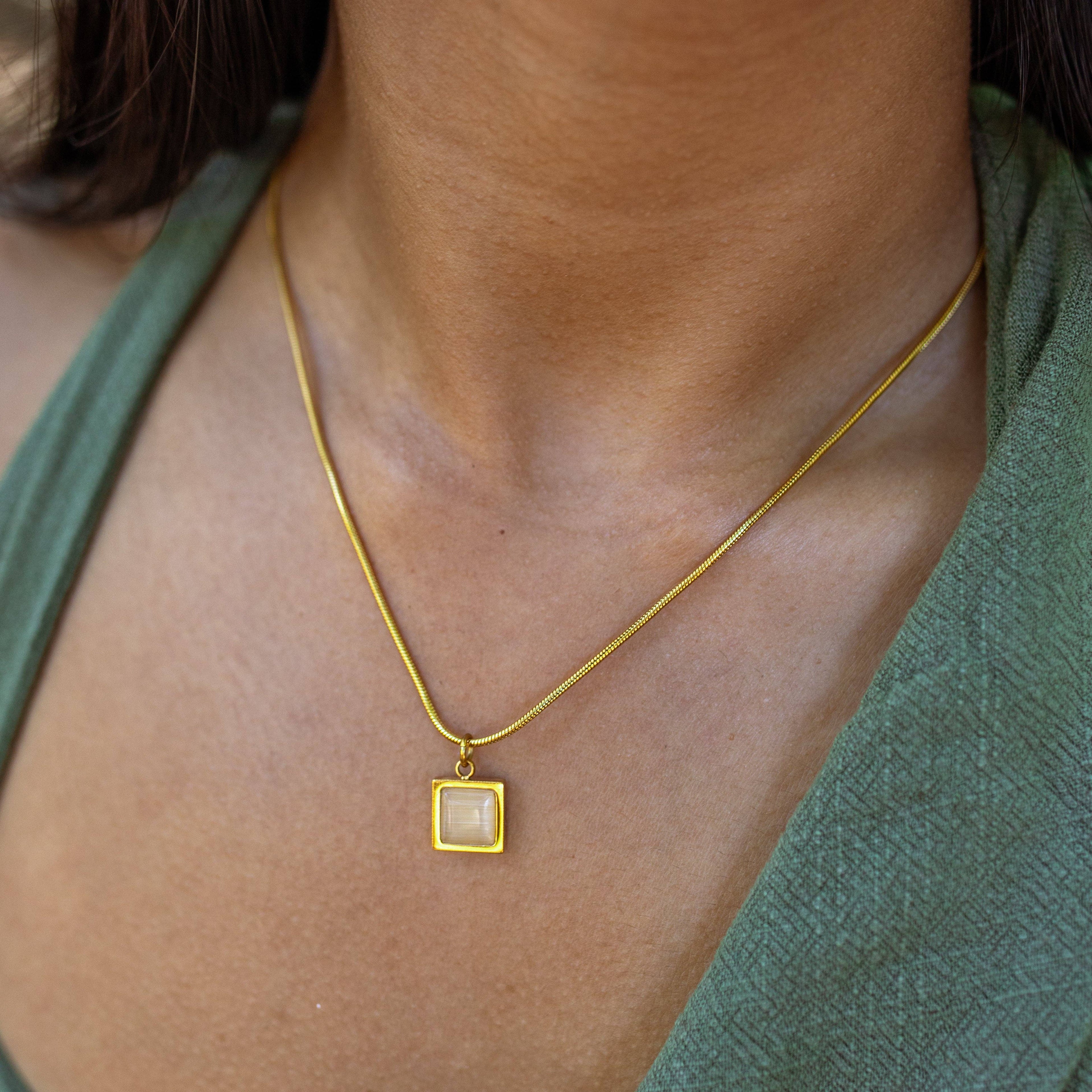 Grounded Necklace: Gold