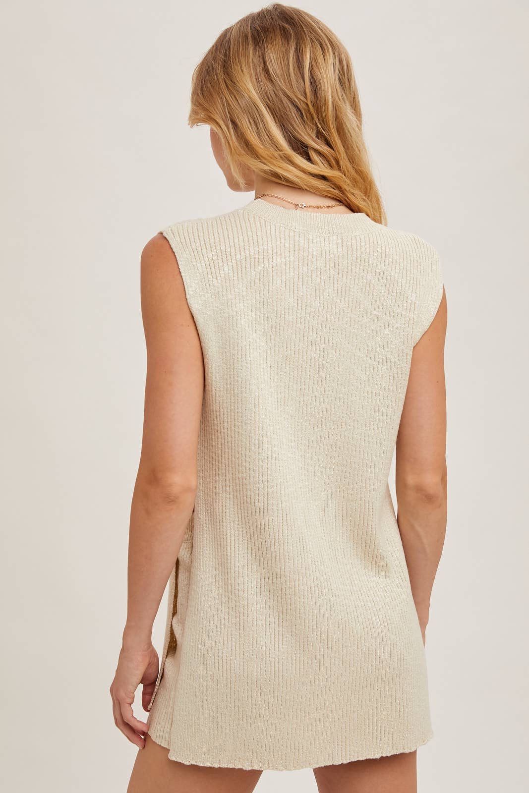 SLEEVELESS SIDE SLIT & SHORT KNIT SWEATER SET: NATURAL