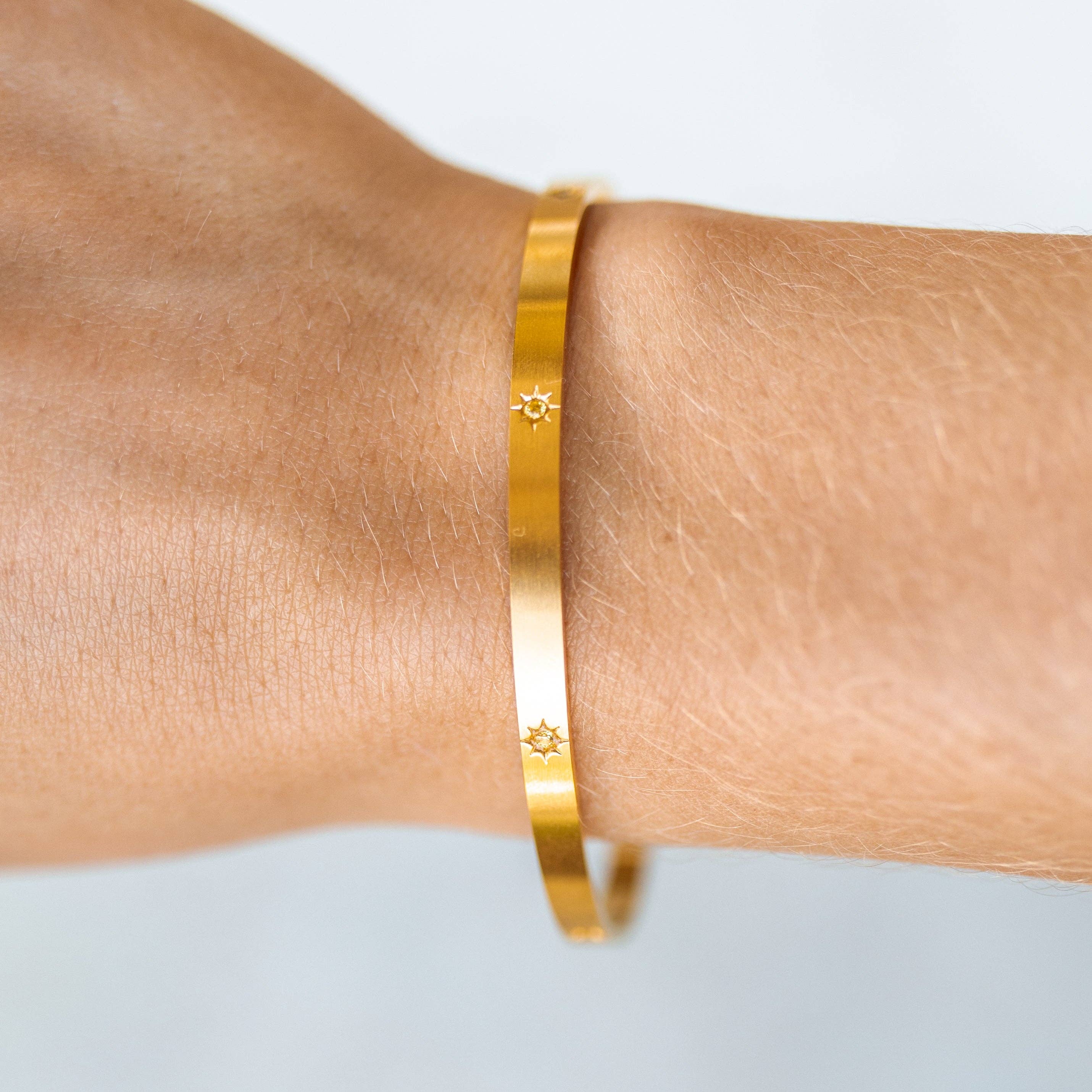 Lucent Bangle: Gold / 2.5 in